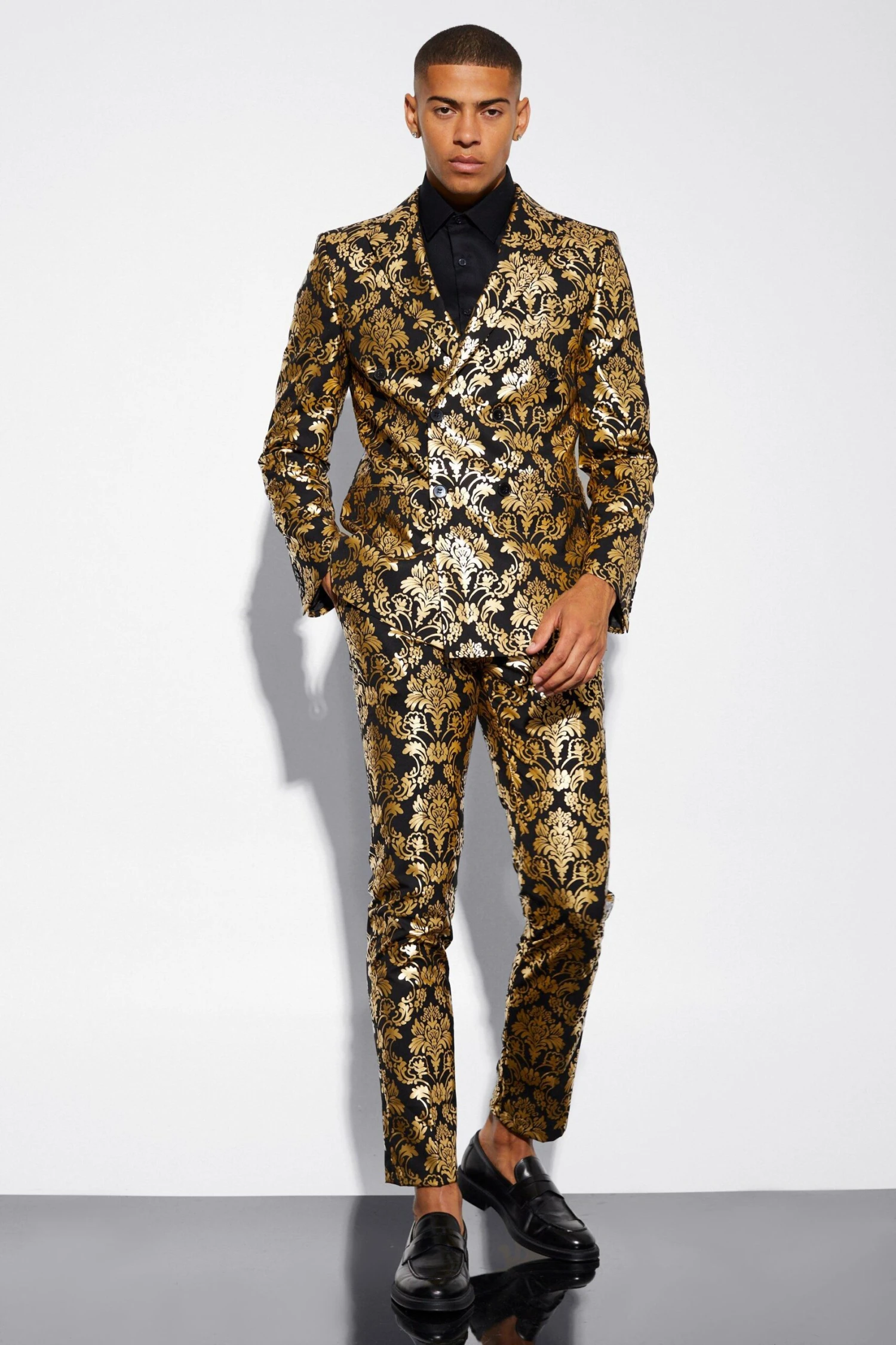 Pantalon De Costume Court Satiné à Imprimé Baroque 4 Pantalon De Costume Court Satiné à Imprimé Baroque – Image 4