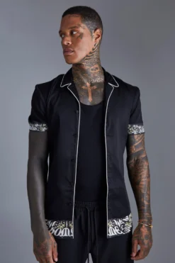 Chemise Moulante Fleurie à Manches Courtes